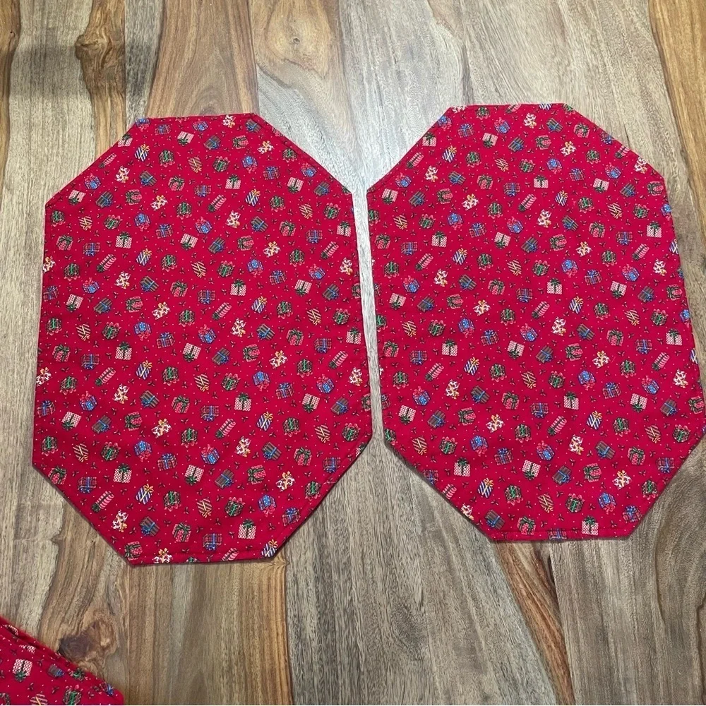 Christmas Multi-colored Present Print Red Background/Backing Placemats set of‎ 6